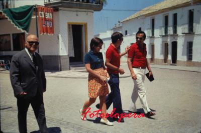 Paseo matinal por el pasado de las calles y plazas de Lopera. Hoy por la calle Humilladero en 1971 de la mano de Cecilio Barberán, Marina Espín, Demetrio Risoto y Manuel González.