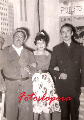 Algunos Actores del Grupo Artístico de Lopera que representaron la obra La del Manojo de Rosas en el Cine Cervantes en el año 1959. Antonio Melero, Carmina Cortés y Eufrasio Barberán.