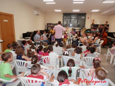 La Asociación Musical Pedro Morales inicia el nuevo curso con unos conciertos didácticos en la Biblioteca Pública Municipal para los alumnos del CEIP Miguel de Cervantes a cargo de los Profesores de la Escuela de Música así como algunos alumnos del colegio.