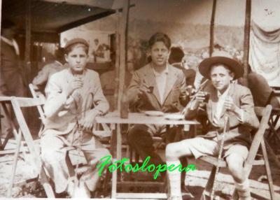 Loperanos en la Romería de Alharilla de Porcuna en el año 1954.Vicente Pantoja, Antonio Moreno y Sebastián García