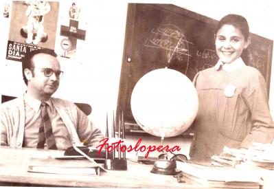 Hoy nuestro recuerdo será para el maestro D. Francisco Valenzuela Haro junto a su alumna María Clemente Carrasco en el año 1971