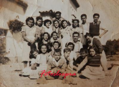 Grupo de loperanos de excursión en los Pozos de Taleros. Año 1950