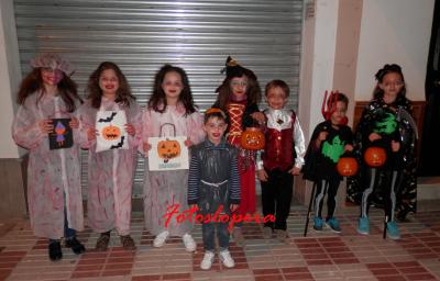 Truco o Trato. Los niños de Lopera celebran la Noche de Halloween