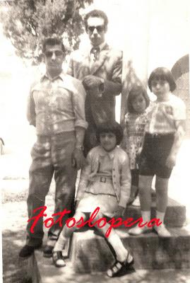 Grupo de loperanos junto a la Ermita de San Roque. Año 1978. Antonio Pedrosa, José Huertas, Inma Pedrosa, Francisco Javier Hoyo.