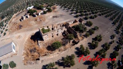 Vista aérea del Cortijo de los Morrones y sus aledaños a través de una foto realizada con un drone por Rafael Quero Monje.