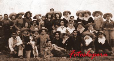 Grupo de escardadoras de Lopera. Año 1955