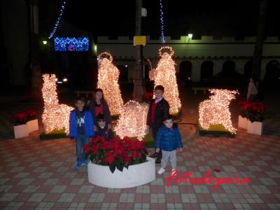 Ya luce en las calles y plazas de Lopera el alumbrado especial para las Fiestas Navideñas.