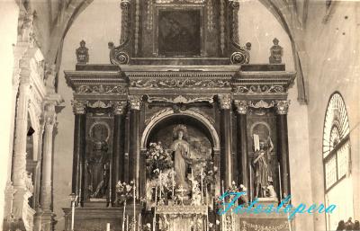 El Altar Mayor de la Parroquia de Lopera el día de la Patrona, la Inmaculada Concepción en el año 1956.
