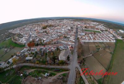 Vista aérea de Lopera desde la Fábrica Cabrera tomada con un drone por el loperano Rafael Quero Monge.