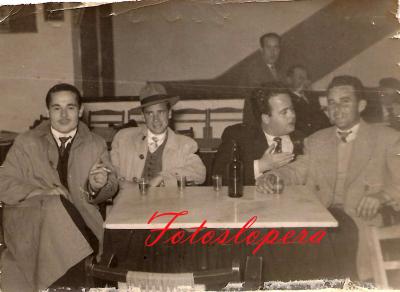 Grupo de Loperanos de liga en el Bar de La Jaula. Francisco Cobo , Francisco Porras, Benito Valenzuela y Antonio Bellido.