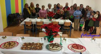 Las Asociación de Mujeres Loperanas (AMUL) celebra una Merienda Navideña en el Comedor Escolar de Lopera