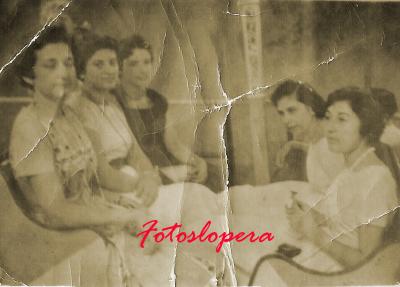 Un Grupo de Loperanas en la Feria de los Cristos del año 1958. Concepción Rodriguez, Encarna Huertas, Juana Sánchez, Pilar Bellido y Mª Pepa Marín.