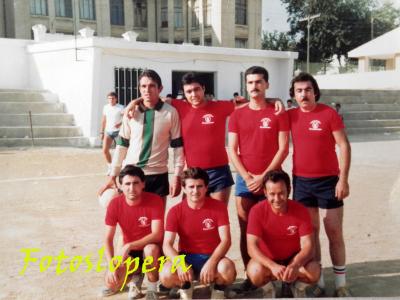 Equipo de Fútbol Sala "Los Halcones Rojos". Lopera Agosto 1982. De izquierda a derecha y de arriba abajo: José Caro, Pablo Crespo, Francisco Candelario y Alberto Soberbio. Pedro Toribio, Pedro Pérez y Manuel Cruz.